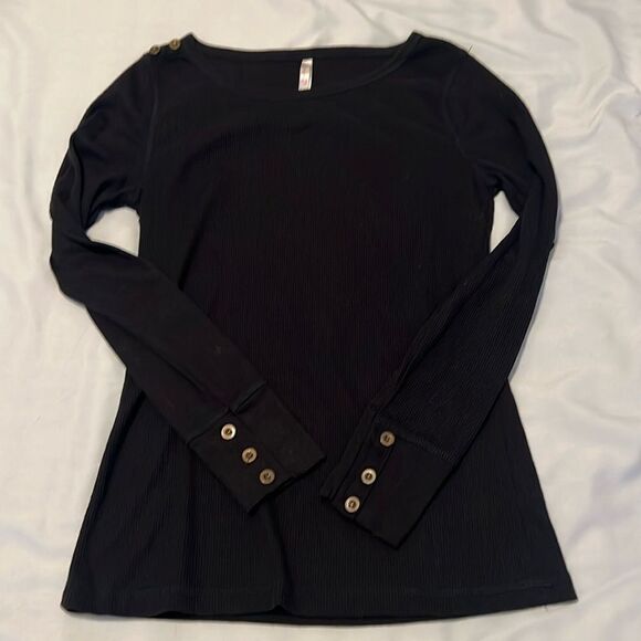 Colorstory black size L ribbed long sleeve button detail tshirt EUC runs small - Picture 3 of 12